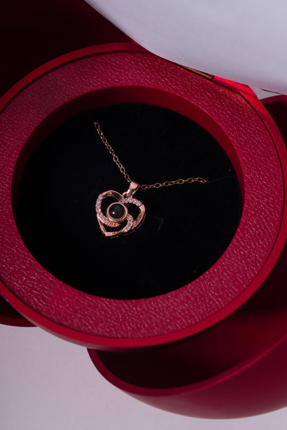 BOLA ROSA Y COLLAR DE CORAZON - TE AMO EN 100 IDIOMAS -